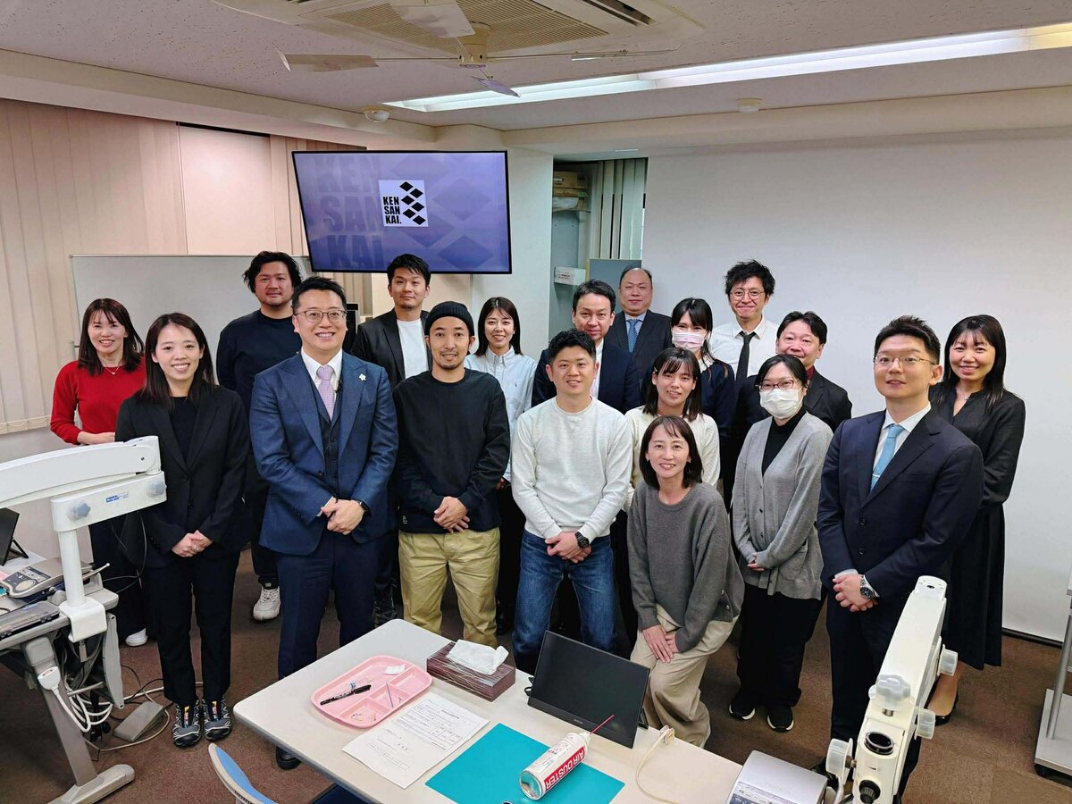 研鑽会参加者の集合写真