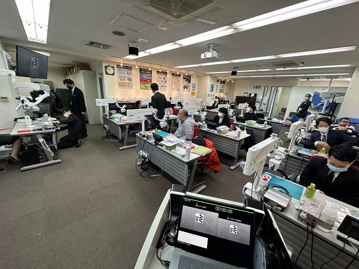 顕微鏡下での実習